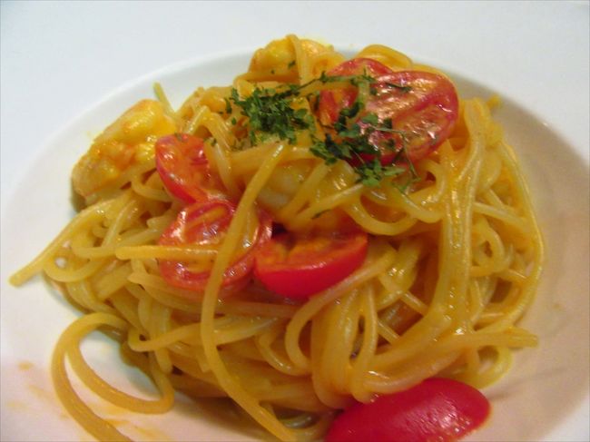 私はトマトのクリームパスタ。