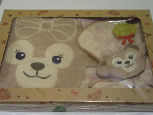 ナンシーには娘が生まれてから初めて会ったので、ナンシーからお祝いをいただきました。香港ディズニーランドで買ったものだそうです。「奇跡の日本産！」と言ってました（笑）<br /><br />娘とは食事中一緒に遊んでくれて、娘はほとんどぐずることなく、楽しいひと時を過ごすことができました＾＾<br /><br />話は五月天の話になり…ナンシーは五月天の年越しライブチケットを6枚もゲットしたらしく、羨ましかったです…！！