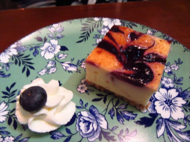 そしてブルーベリーチーズケーキでした。<br /><br />久しぶりに友達に会えて嬉しかったです＾＾