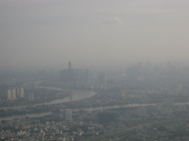 中心部は霞んでいて視界が悪い。