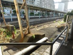 鎌倉帰りでJR横須賀駅．
写真は車止め，3番線のレールのみが終点久里浜方面へ延びる．