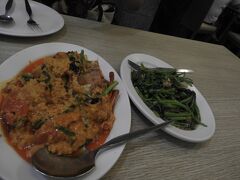 本日のディナー！
プーパッポンカリー！
Ｓサイズを２人で分けました。
空芯菜炒めも、美味しかったです。