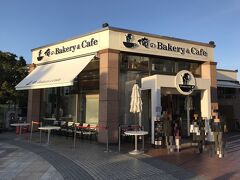 東京・恵比寿【俺のBakery&Cafe】恵比寿店の写真。

前回も載せましたが、【俺のベーカリー＆カフェ】の食パンは
激うまなので、よく買いに行きます。

2017年10月1日、【俺のBakery&Cafe】銀座店がオープンしました。
『恵比寿ガーデンプレイス』にある恵比寿店は2016年11月5日に
オープンしました。まだ並んでいる時間帯もあります。