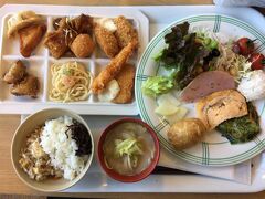 都城　レストラン朝霧
ランチ1100円
デザートにアイス、ケーキ、飲み物付で安い！
まだまだこれはほんの一部
コスパもよく、家族連れでいっぱいでした。