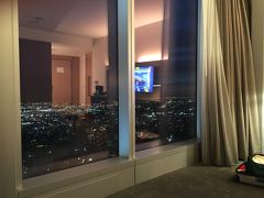 2017年６月に出来たばかりのIntercontinental Hotel LA Downtownに３泊しました。フロントが７０階にあり、部屋が下にあります。私たちの部屋は５３階でした。