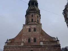 聖ペテロ教会。
塔は123mもあるそうです。
真下に立つと、てっぺんがうまく見えない。

エレベーターで上に昇れるようでしたが、結構な列になっていたのでスルーしてしまいました。