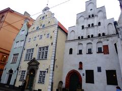 リガの三人兄弟。
右が15世紀生まれの長男、真ん中が17世紀半ば、左が17世紀末生まれの末っ子です。
個人的にはスリムでさわやかな末っ子が好みです。
