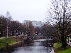 ピルセータス運河。
暖かかったら、ベンチに座ってサンドイッチでも食べたいものです。
でも、いかにも"冬"な景色も好きです。
