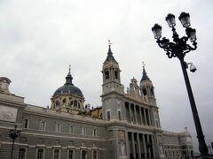 スペイン最終日は雨。王宮や美術館など室内中心で観光しようと思います。