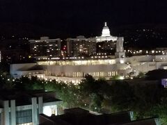 ホテルの部屋からはライトアップされたユタ州議事堂が見えました。