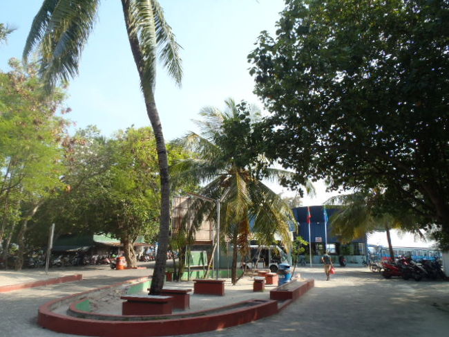 出発の時間になり、ホテルの空港送迎の担当者とフェーリー・ターミナルへ・・・