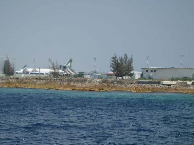 フルレ島（空港）の港に入港して・・・