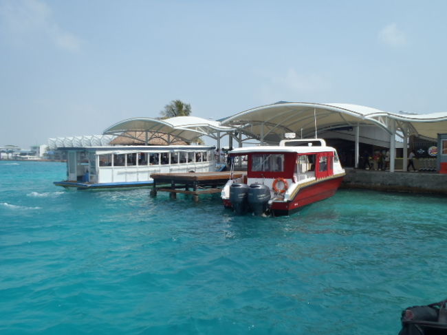 フルレ島（マレ空港）に到着です。<br />（此処までの逆行程を省くために到着時にMaafushi島へ行くのに、<br />　貧乏旅行に似合わない、スピードボートを利用する事にしたのです。）<br />今回の旅は、フルレ島→フルマーレ島→Male島→Maafushi島→Gulhi島→Villingili島→Male島→フルレ島と南マーレ環礁を簡単に周遊したアイランド・ホッピングの形になります。