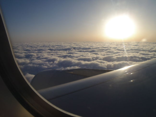 出来れば、次に北マーレ環礁の方面へローカル・アイランド・ホッピングの旅を、<br />してみたい気分を抱き、綺麗だったモルディブの海などを思い浮かべながら、<br />目の前の雲海を眺めているうちに・・・