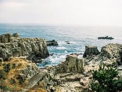 荒波に揉まれる名勝越前海岸東尋坊、その②。