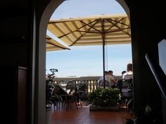 リナシャンテ
カフェ ラ テラッツァ
イタリアの百貨店の屋上カフェに来てみました。