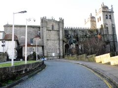ポルト大聖堂

世界遺産「ポルトの歴史地区」の中心エリア、丘の上に建つ大聖堂。