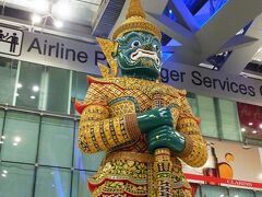 バンコク スワンナプーム空港に到着