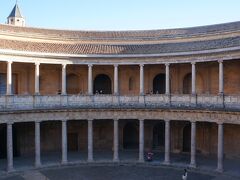 【カルロス5世宮殿】ルネッサンス様式の円形の宮殿