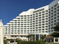 ANAインターコンチネンタル石垣リゾート
チェックイン前にマックスバリューにて買出し後にチェックイン
6F辺りにアサイン

プールサイドからのタワーウイング
