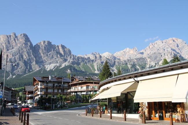 イタリア湖水地方 ドロミテ山塊 アルプス チロルを巡る旅 ドロミテ街道 フェルツァレーゴ峠からコルティナダンペッツォ コルチナダンペッツオ イタリア の旅行記 ブログ By ポポポさん フォートラベル