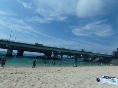 沖縄に来たんだし海行きたいよねー
ってことで那覇からすぐに行けそうなビーチを検索検索。
一番近い波の上ビーチに行ってきました！