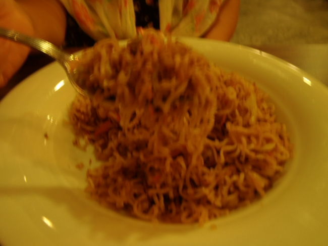 仕方が無いので、<br />サラダ料理が食べられないなら何でもいいやと・・・<br />夕食は簡単にTuna ヌードルと・・・