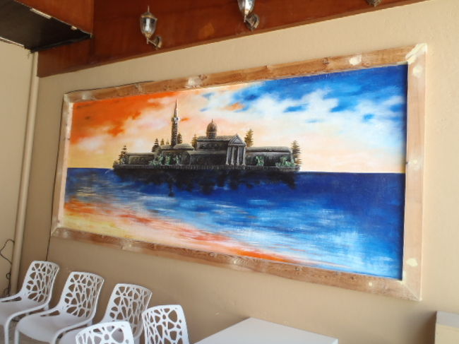 サンセットショーを楽しんだ後は<br />昼間の美味しかった新鮮な野菜サラダを再び食べたくなり、<br />昼に続けてイタリアンレストランへ・・・<br />明日から行くGulhi島はMaafushi島よりも小さい島なので、<br />多分新鮮な野菜が食べられないだろうと考えて来てみたのだが・・・