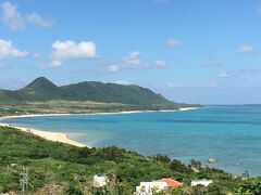玉取崎展望台
東シナ海と太平洋を一望 この景観に暫し癒されて休憩

展望台に至る遊歩道にはハイビスカスが咲いていました