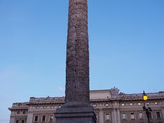 コロンナ広場にやってきました。
マルクス・アウレリウスの記念柱（Colonna di Marco Aurelio）です。