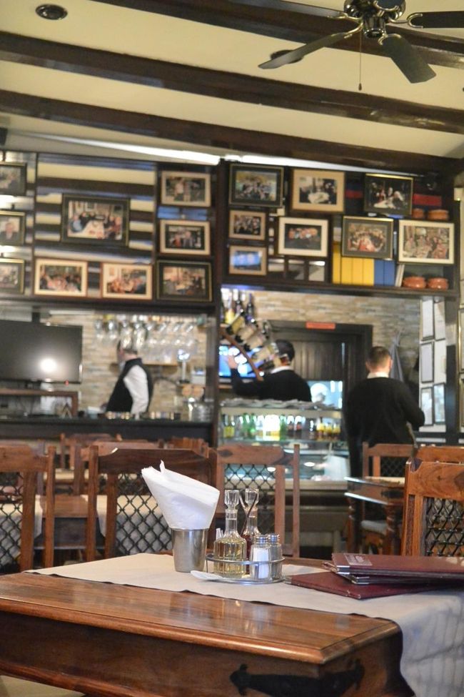 ボスニア料理を食べに『DZENITA』へ。