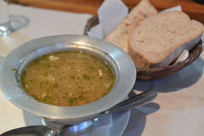 ボスニア料理を食べに『DZENITA』へ。<br /><br />ベゴバチョルバが売り切れで、仔牛のスープに変更。仔牛のスープもおいしかったです。