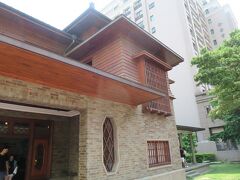 隣の旧愛国婦人会です。日本統治時代の建物です。