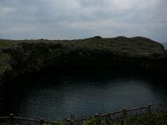 伊良部島を通り下地島へ・・通り池洞窟が陥没してできたとも海と繋がっているらしいです