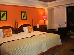 午後６時前にはチェックインする予定でしたが、ホテル日航アリビラは岬の先端部で距離を感じました・・６階のお部屋に、荷物を置きます・・