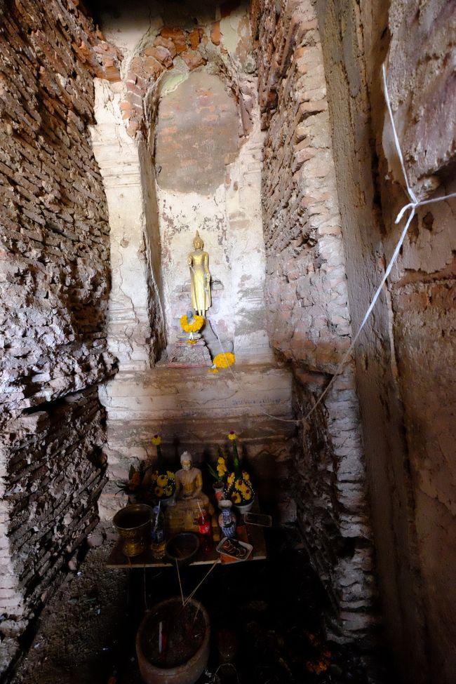 右の塔内部です<br />（中央の塔はコウモリの糞？臭いがダメダメ）