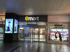 韓国・ソウル 大型ショッピングモール『BITPLEX（ビットプレックス）』
2Fの『emart（Eマート）』往十里店の写真。
