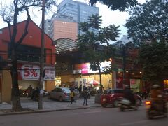 スーパーのフィヴィマートがありました。