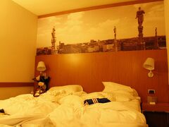ミラノ郊外のホテルに宿泊しました。部屋が可愛かった！