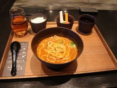 羽田空港で食べたカレーうどんセット

出汁の効いた繊細な日本料理が一番美味しいですね。
