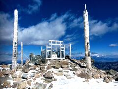 車山山頂の車山神社です。
4本の御柱が立ってます。

お参りして山のパワーをいただきました。