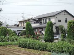 　前橋着は13時頃です。ともかくも昼ご飯ということで、予定していた大黒屋という饂飩屋さんに向かいました。
　ここの所在地が繁華街でないことは知っていたので、店の電話番号をカーナビに入れたところ、こんな所まで連れてこられてしまいました。ちなみに、店は正面の2階建ての建物です。富士吉田の吉田うどんの店と、まるで同じ雰囲気で期待大です。