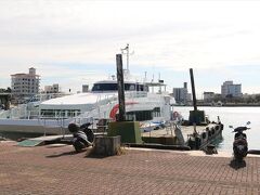 ぷらぷらしながら船や海をスナップします。