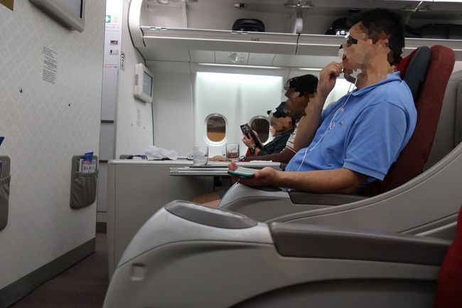 満席ではなかったけど、そこそこ人が<br />埋まっておりました。