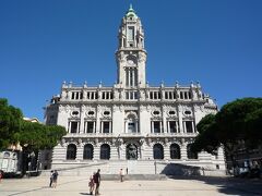 時計塔が印象的なポルト市役所