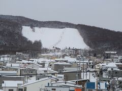 客室は山側だったので紋別大山スキー場のゲレンデが見えます。