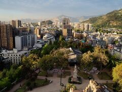 セントロからも近いサンタルシア山 Cerro Santa Luciaでの夕日。ビューポイントですが、周りのビルとほぼ高さは同じで、見通しは良くありません。右上に見えるサンクリストバル山の方が良いでしょう。そんな感じで、半日のサンチアゴ市内観光が終わりました。ミュージアム以外は以前行ったことがあり、ぶらっと歩き回った感じでしっかり観光はしていません。