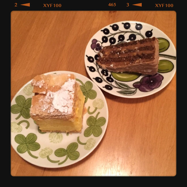 老舗菓子店『RAMIS』で、アップルタルトがおいしかったので、別の日にクリームパイとチョコレートケーキも買ってみたけど甘すぎずまずまず。<br /> <br />クリームパイはハンガリーではKrémesと呼ばれていたけど、ここでも似た名前Kremšnitaでした。