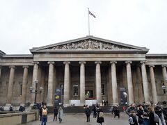 そして歩いて５分ほどで大英博物館へ。
この外観、なんとなく覚えてる。