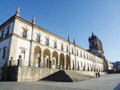 サンタ・マリア修道院（サンタ・マリーア・ディ・アルコバッサ修道院）

ポルトガル初代国王アフォンソ１世の時、１１７８年から建築が始まったゴシック建築の修道院と教会。